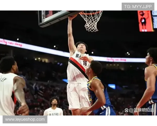 杨瀚森挡拆吸引防守拉开低位得分对比周琦