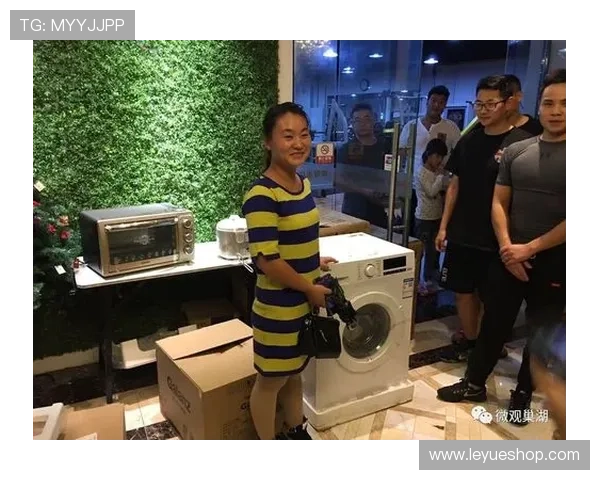 石智勇训练完顺手拎走两袋米，教练说他家冰箱比健身房还满