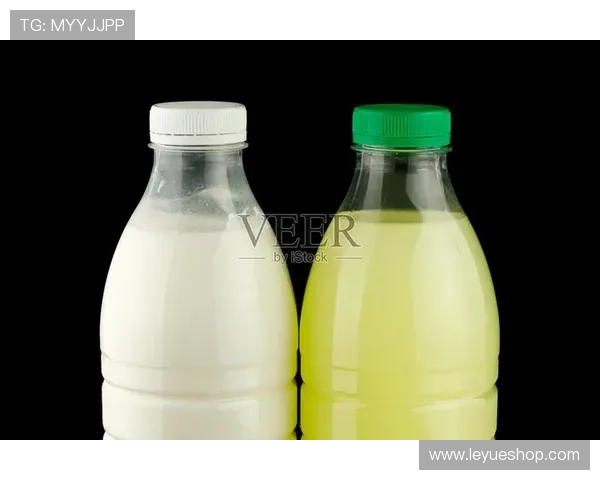 萨卡训练完直接去超市抢购蛋白粉，结账时顺手买了瓶香槟