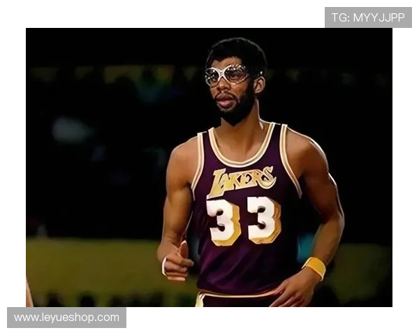 卡里姆·阿布杜尔-贾巴尔盖帽效率领先同年代内线，改变篮下防守节奏