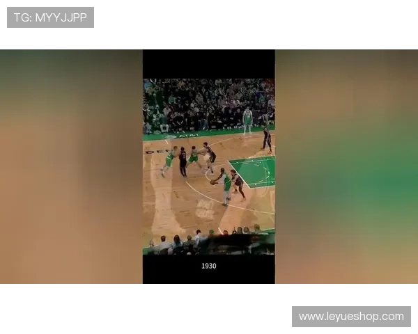 杰伦·布朗利用挡拆创造多次得分机会，有效拉开球队进攻空间